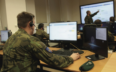 operator_call_centra_532._praporu_elektronickeho_boje.jpg