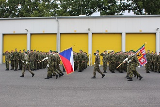 statni_vlajka_a_bojovy_prapor_pluku.jpg