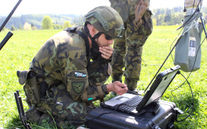 vojáci 533. praporu bezpilotních systémů při výcviku