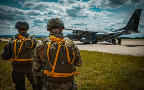 Výsadkáři - 102. průzkumný prapor